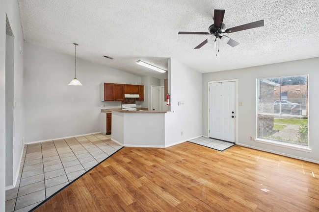 Photo - 5522 Lochmoor