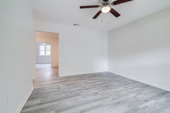 Photo - 925 Staley Ave