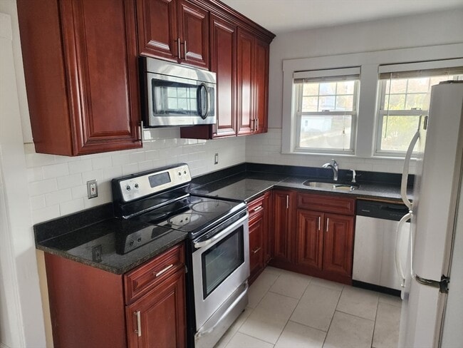 Building Photo - 17 Murdock Ave Unit 1 Rental