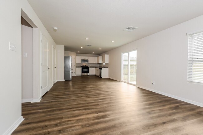 Photo - 17640 Cedar Crst Dr