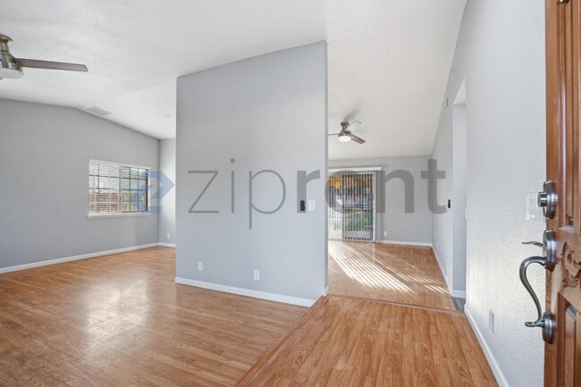 Photo - 44119 Kirkland Ave