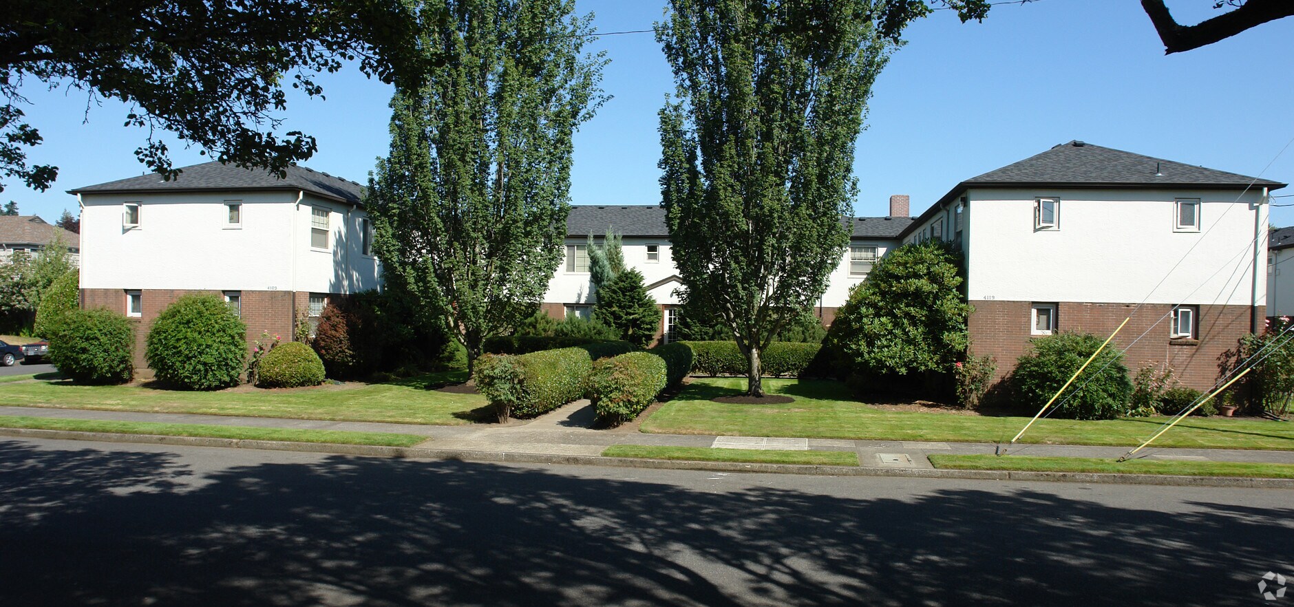 Photo - 4109-4119 SE Morrison St Apartments