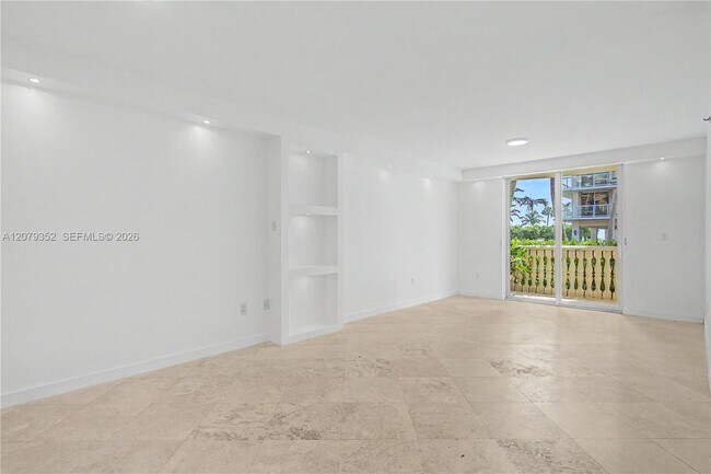 8888 Collins Ave Unit 115