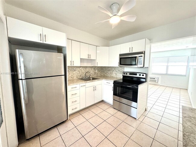 Building Photo - 606 SW 8th St Unit A Rental
