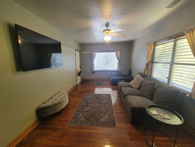 Photo - 5113 Avenue R