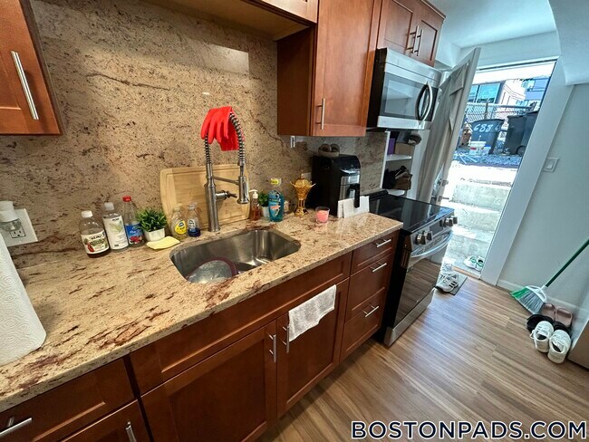 Photo - 688 Parker St Unit 1