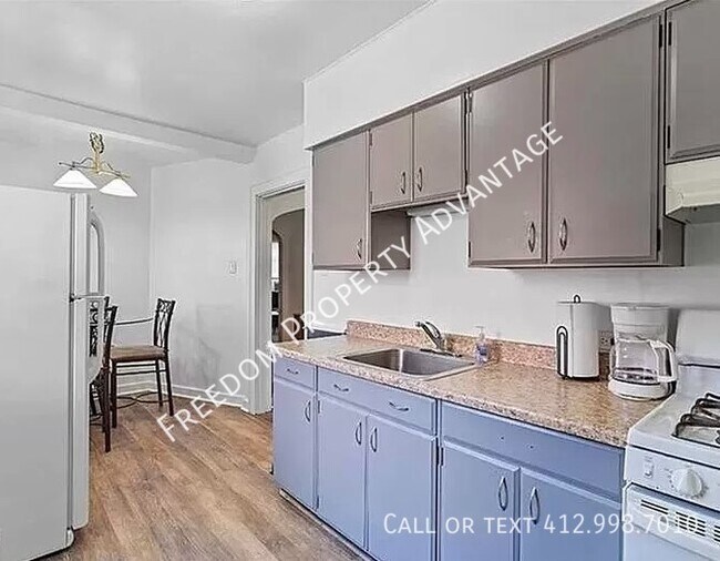 Photo - 3112 Elroy Ave Unit 2