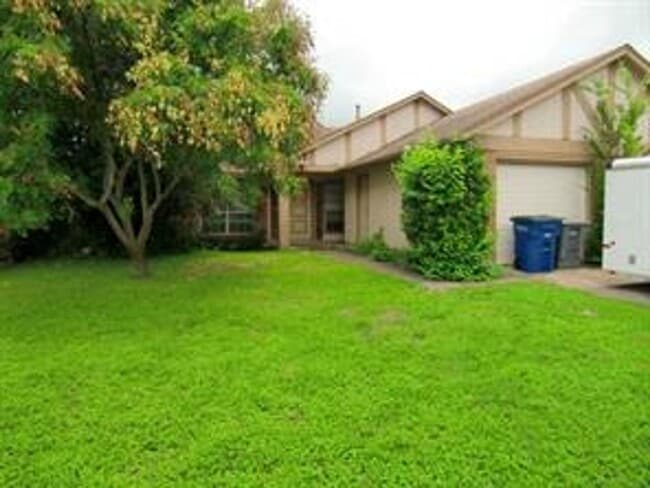 Building Photo - 6603 Deatonhill Dr Unit B