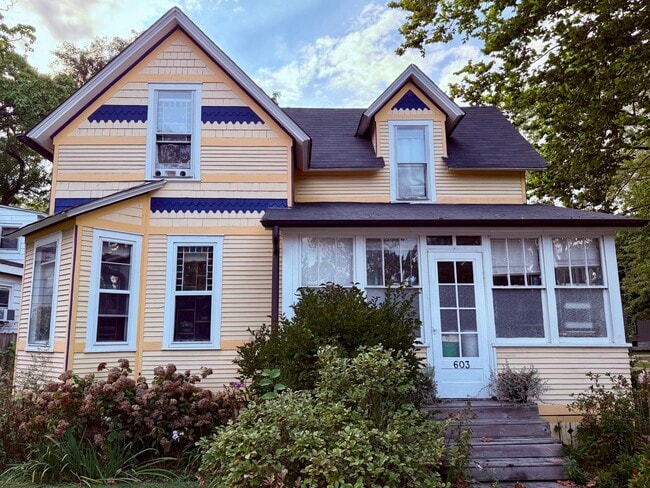 Photo - 603 S Batavia Ave