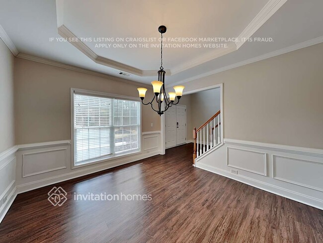 Photo - 625 Excalibur Ct SE