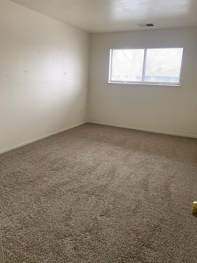 Photo - COMING SOON! Spacious Reno condo! Balcony, pool & more!!!