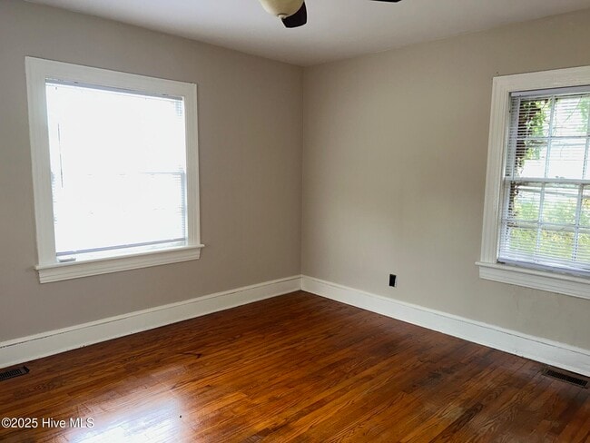 Photo - 2804 Edwards St