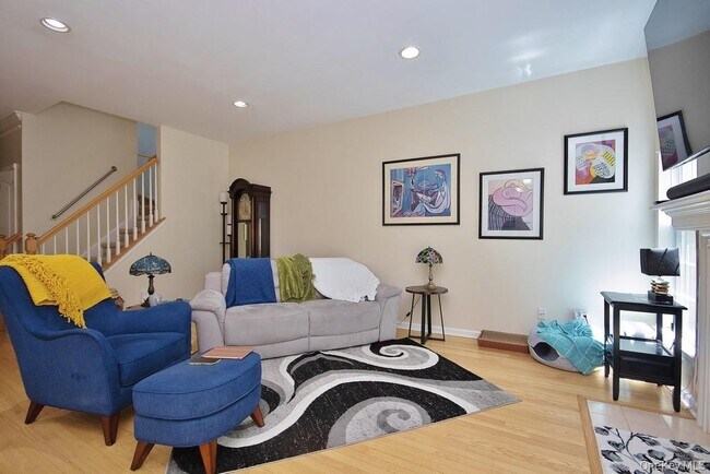 Photo - 836 Huntington Dr