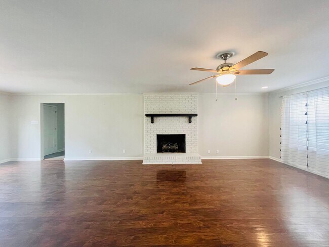 Photo - 223 Raintree Ln