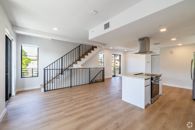 Interior Photo - 1376 SW 4th St