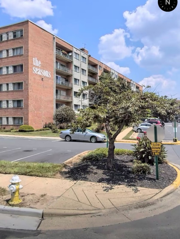 Photo - 5851 Quantrell Ave Unidad 412 Rental