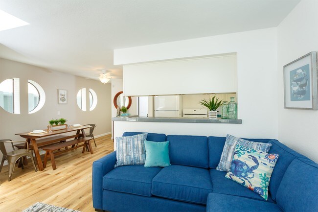 Photo - 810 Liverpool Ct