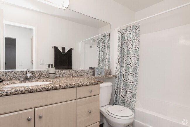 1BR, 1BA - 563SF - Bathroom