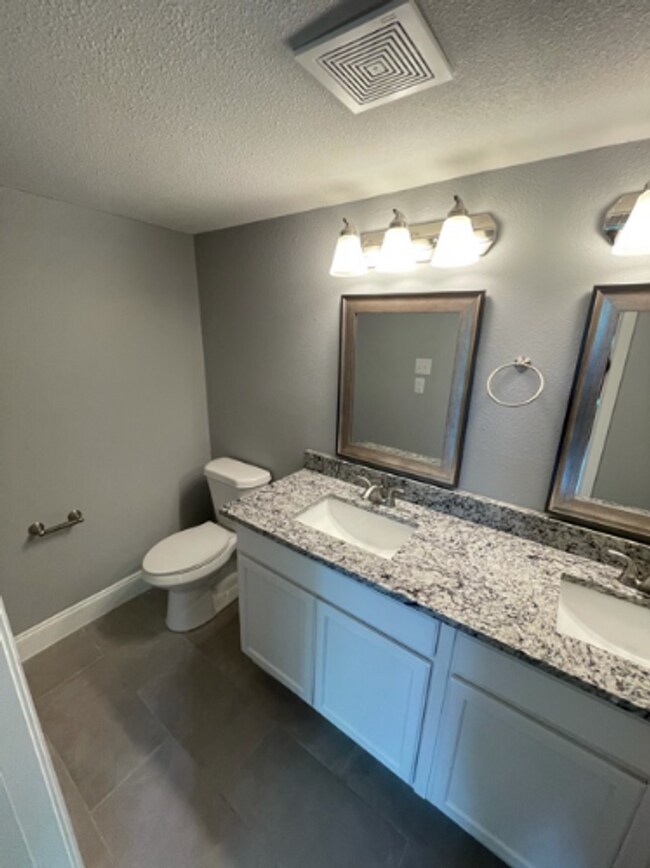 Photo - 1000 W Gandy St