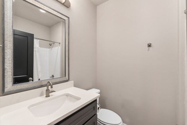 Photo - 504 Cooner St