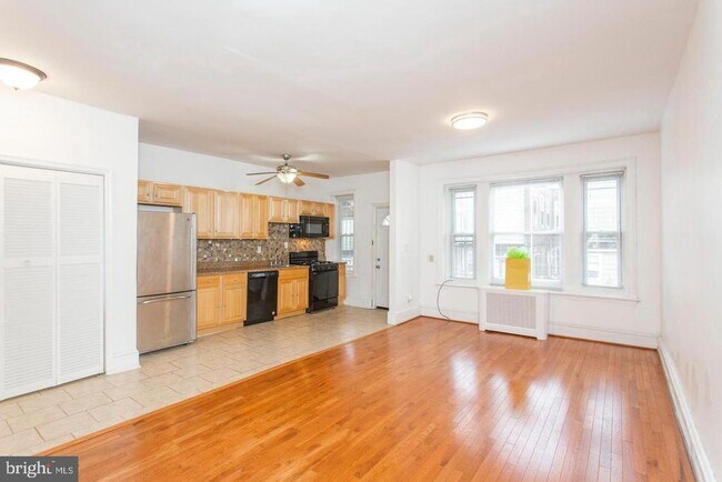Photo - 4628 Sansom St