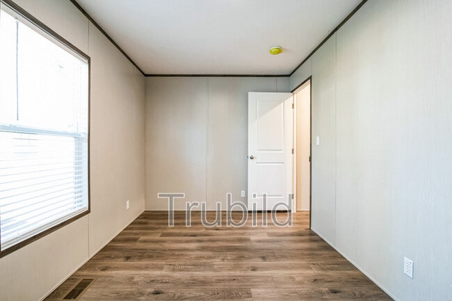 Photo - 1915 Cardell Rd