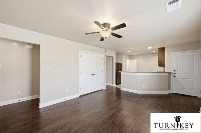 Building Photo - Move In Ready | 3BR/2BA Weatherford Town Home with Granite Countertops, Luxury Plank Floors & App...