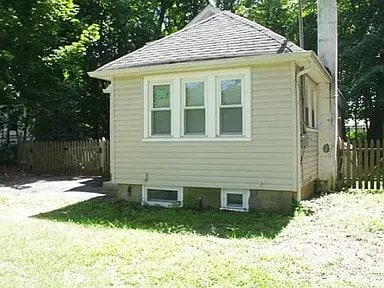 26 Courter Ave