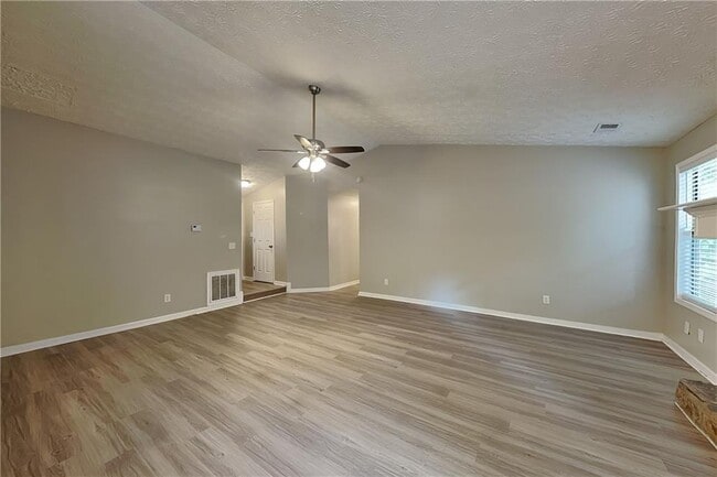 Photo - 815 Riverstone Ln
