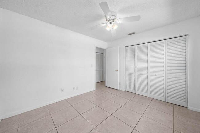 Photo - 16422 Straw Way