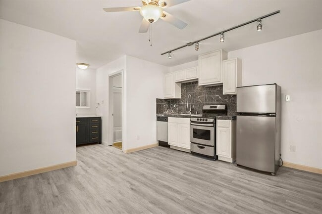 Photo - 210 W 38th St Unit 10