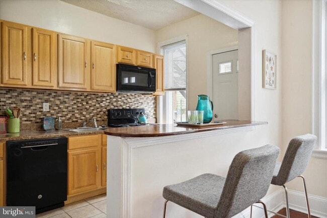 Photo - 4628 Sansom St