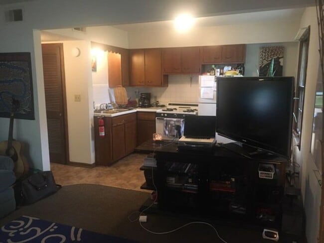 Photo - 1BR/1BA East Campus - Short Distance to Ca... Unit 1