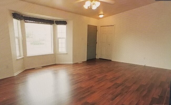 Building Photo - 458 W Lookout Dr Rental