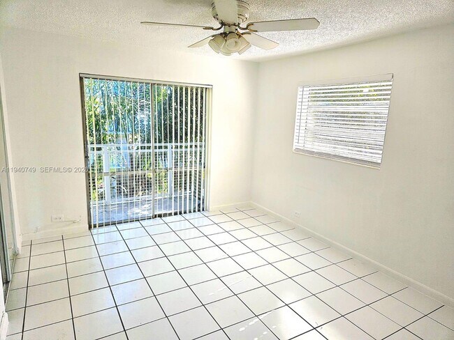 Photo - 1610 NW N River Dr Unit 305