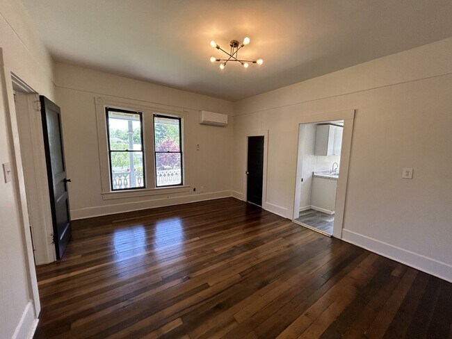 Photo - 701 N High St Unidad 4