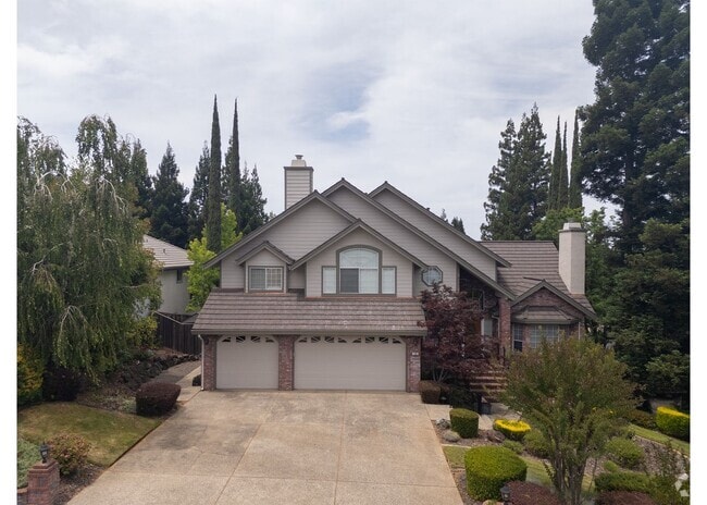 Building Photo - COMING SOON!!- 4bd 3ba two story home in e...