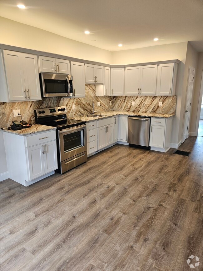 Building Photo - 15 Warsaw Ave Unit 1 Rental