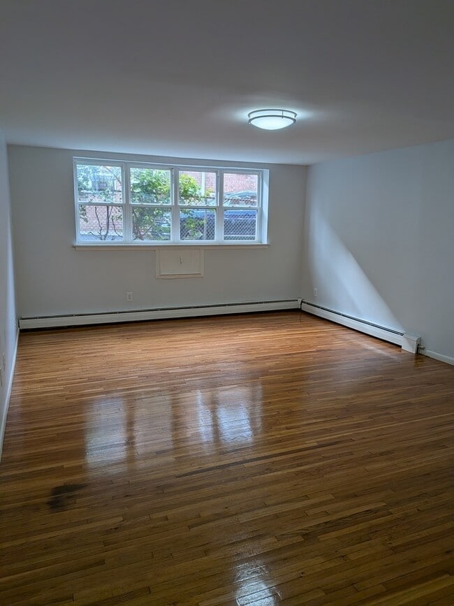 Photo - 385 Park Ave