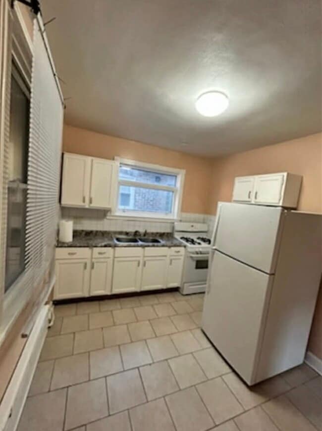 Building Photo - 5048 W Henderson St Unit 2R