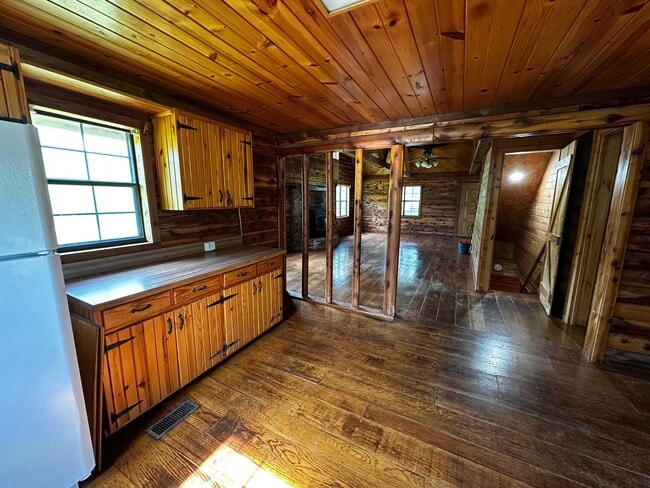 Photo - Log Cabin in Pilot Grove, MO