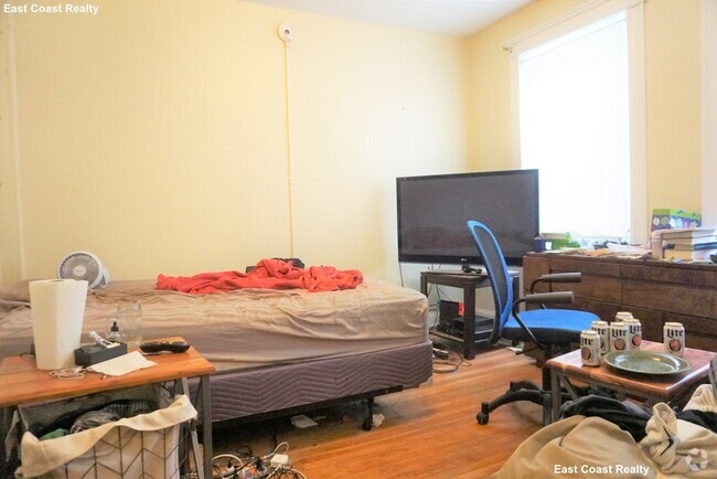 Building Photo - 225 Kelton St Rental
