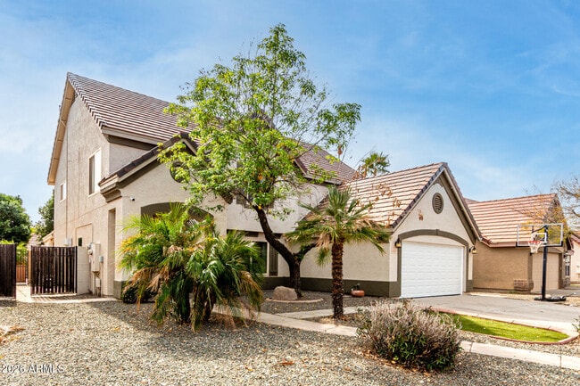 Photo - 2425 E Westchester Dr