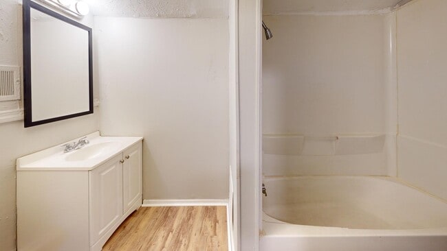 Photo - 3344 Seymour Ave