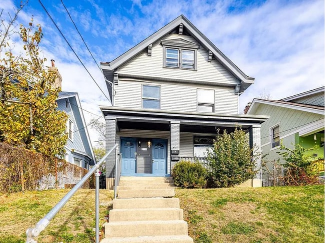 Building Photo - Spacious 5-Bed Gem with 2 Kitchens in Prime Cincinnati Location – Freshly Updated!