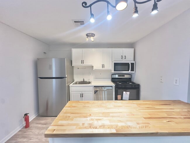 Photo - 197 Van Horne St Unidad 2