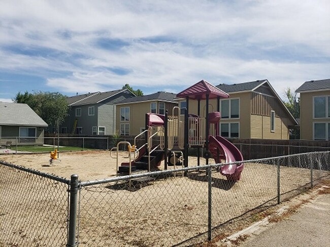 Photo - 3 bed 2 bath Single-Level townhome *Afford...