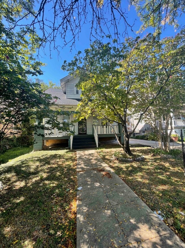 Building Photo - 3006 South Dakota Ave NE