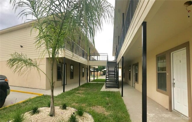 Building Photo - 12 Magdalena St Unit 3