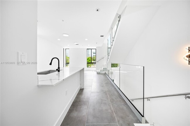 Photo - 526 SW 2nd St Unit 1